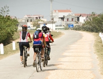 Biking to Phat Tich pagoda